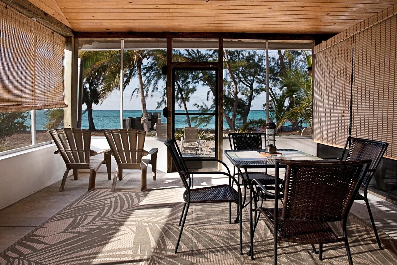 Hollywood Beach Suites Turks And Caicos Whitby المطعم الصورة